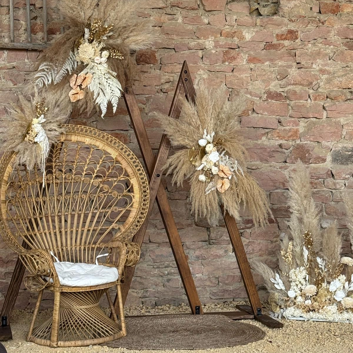 Location arche en bois triangle double la fabrique a souvenirs.webp