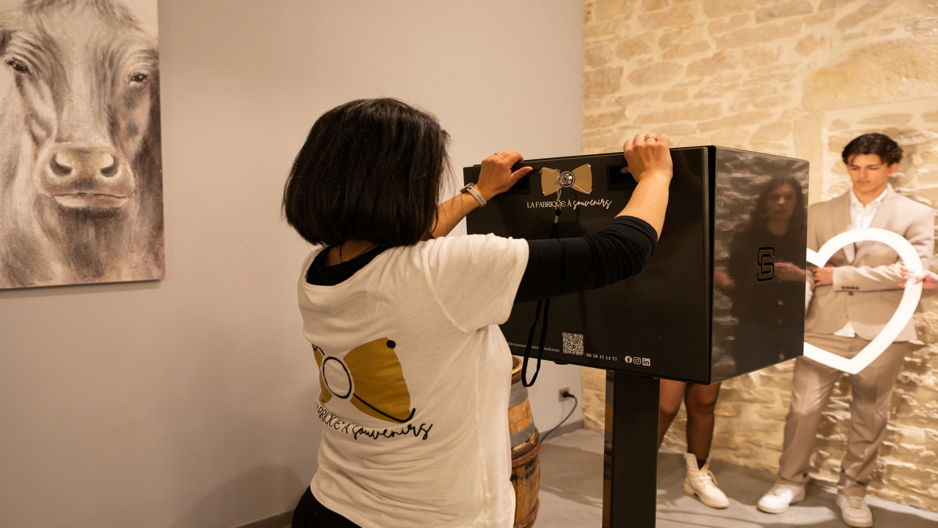 Prestataire qui installe une photobooth en location sur un mariage